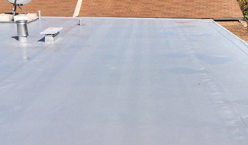 how much weight can a flat roof support?
