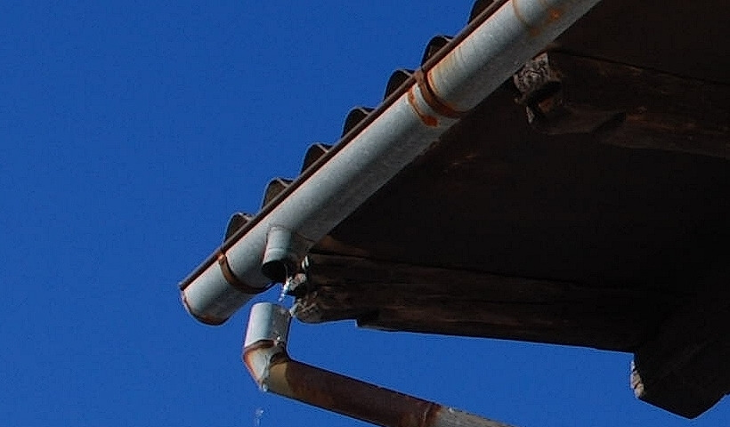 5 signs you need to repair your rain gutters